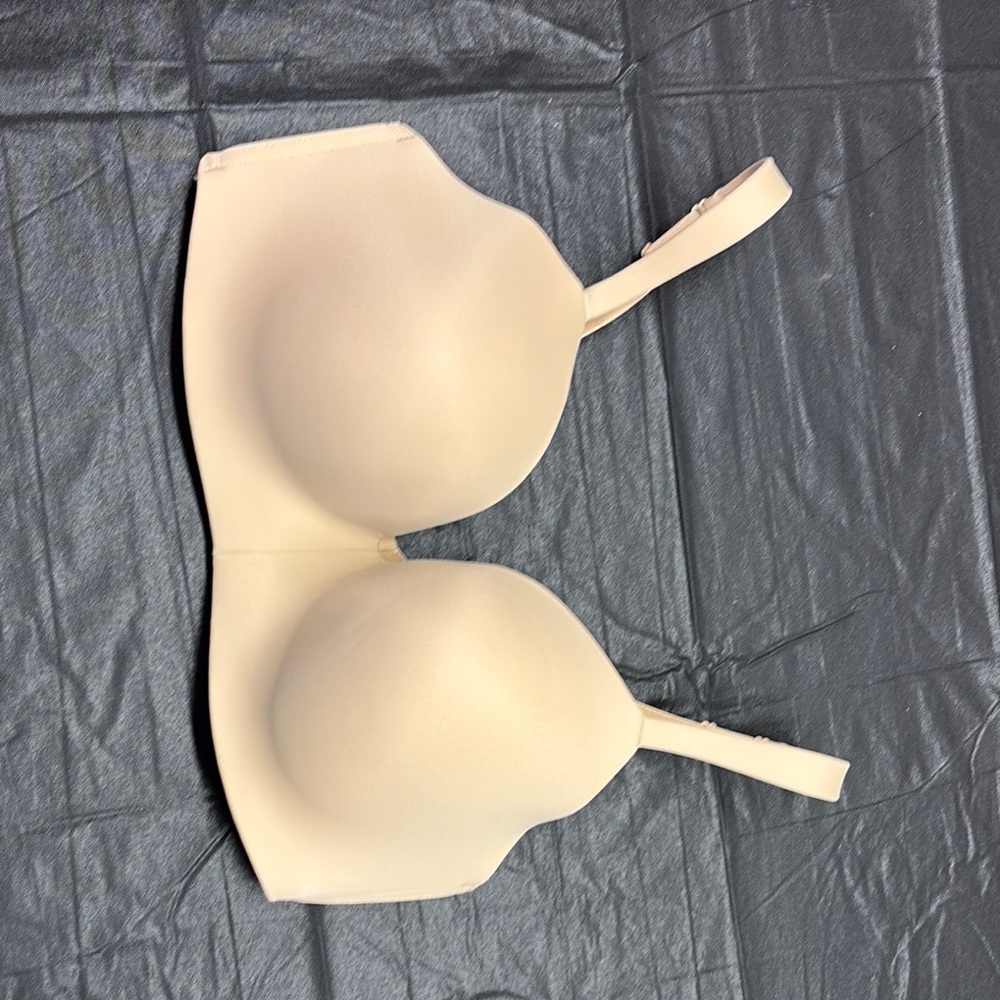 Cacique Cream Seamless T-Shirt Bra